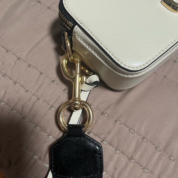 Marc Jacobs Cream Crossbody Bag with Gold Accents - Picture 13 of 16